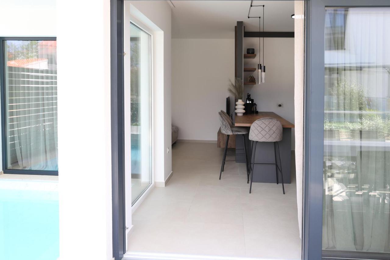 Brand New Apartment With Private Pool Njivice Kültér fotó