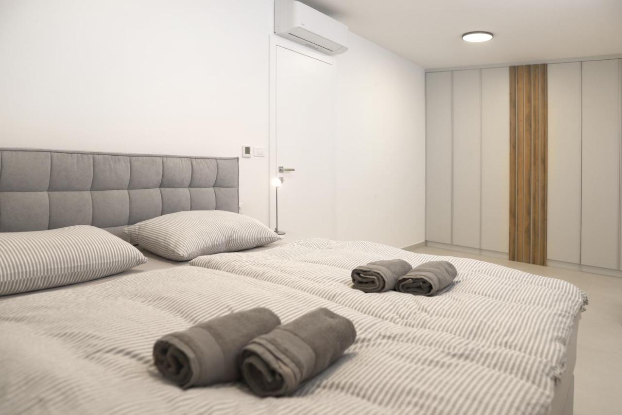 Brand New Apartment With Private Pool Njivice Kültér fotó