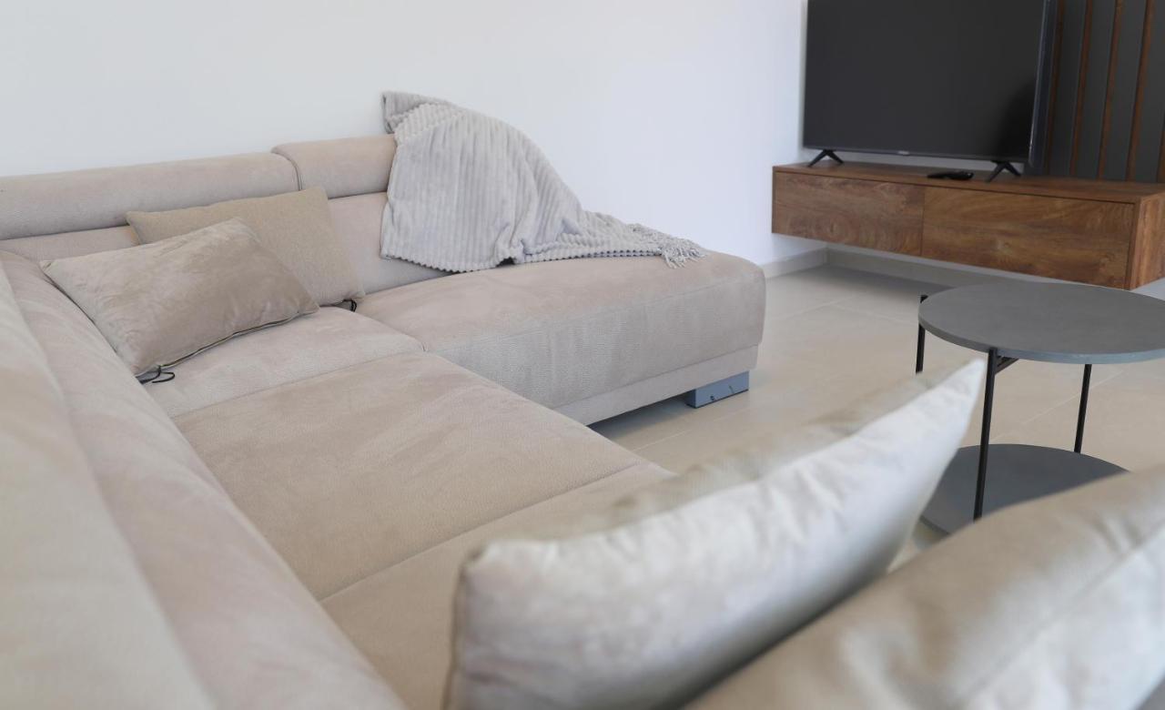 Brand New Apartment With Private Pool Njivice Kültér fotó